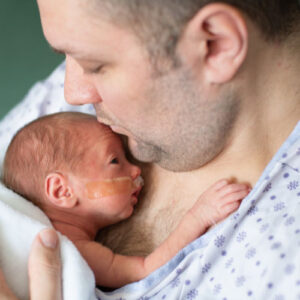 Newborn skin-to-skin contact with dad